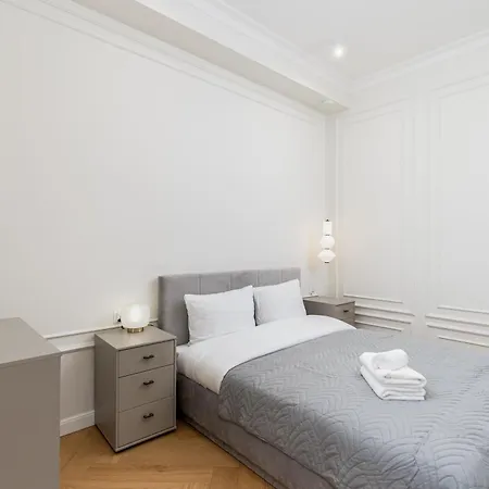 Vistula River Deluxe By Bookinghost *